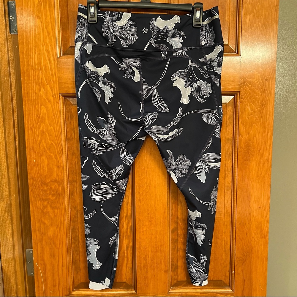 Athleta Women's Sonic Capri Blue Floral Legging Gym Running